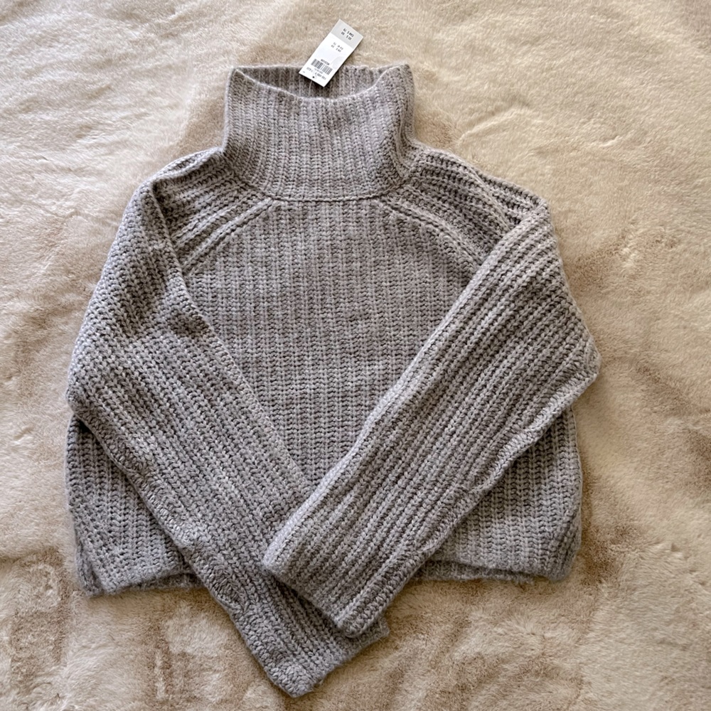 Abercrombie & Fitch sweater